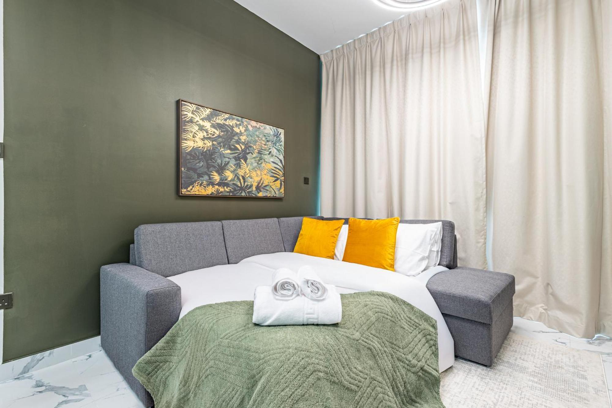 Full Canal View - Upgraded - Huge Balcony - 5 Min Walk From Adgm, Cleveland & Galleria - Ideal For Corporate Guests & Business Professionals Appartamento Abu Dhabi